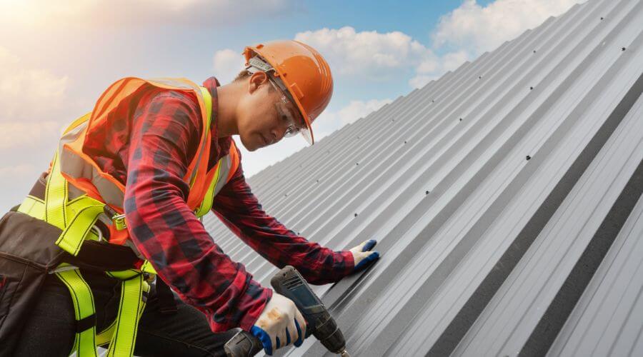 Professional gutter cleaning in Signal Mountain, TN
